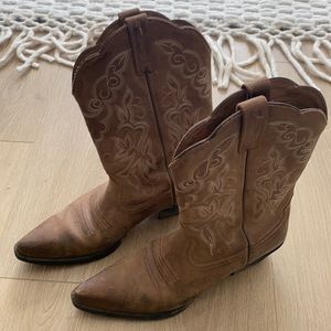 Ariat women’s cowboy boots